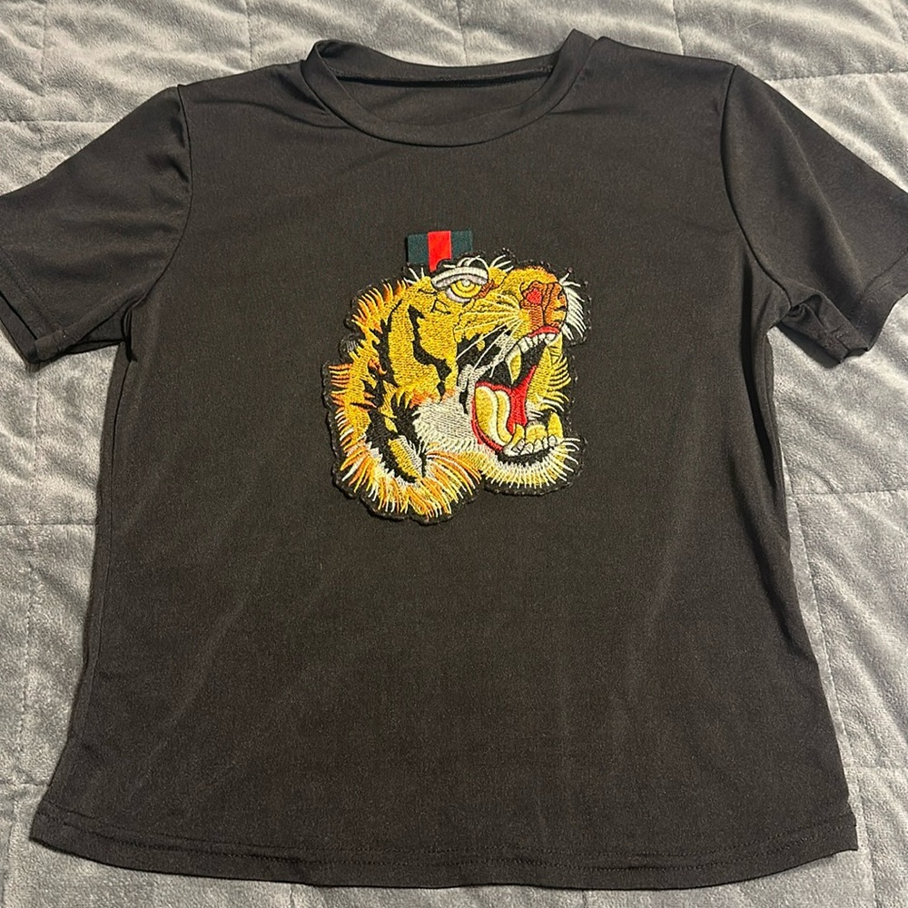 Kids medium black short sleeve t-shirt